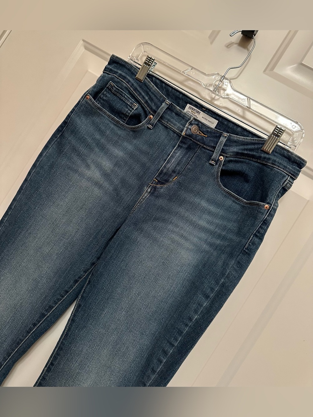 Signature Gold Mid-Rise Bootcut Jeans Size 10M (Tagged 30x32) Like New! - Picture 4 of 10